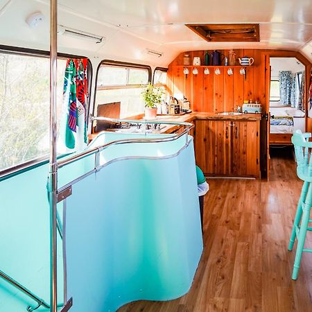 Double Decker Bus At Valentia Island Escape Hotel Chapeltown Luaran gambar