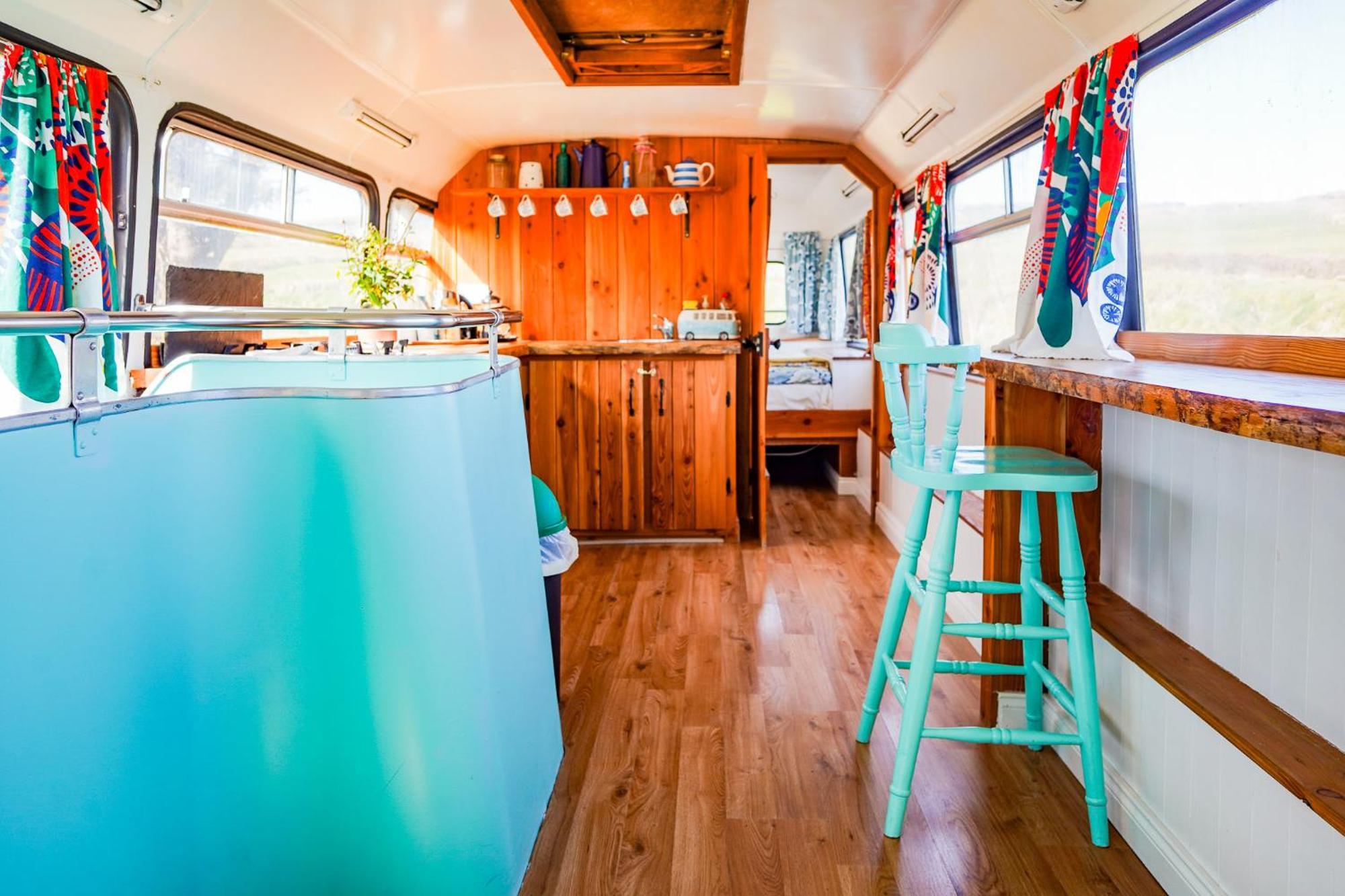 Double Decker Bus At Valentia Island Escape Hotel Chapeltown Luaran gambar